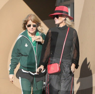 PEOPLE - Laeticia Hallyday bummelt mit ihrer Mutter in Los Angeles