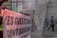 NEWS - Zehntausende Gelbwesten protestieren in Frankreich