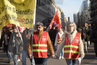 NEWS - Zehntausende Gelbwesten protestieren in Frankreich