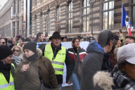 NEWS - Zehntausende Gelbwesten protestieren in Frankreich