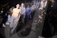 PEOPLE - Promis bei der John Elliott Modenschau