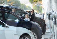 EXKLUSIV - Angelina bummelt mit den Klein Vivienne in Larchmont