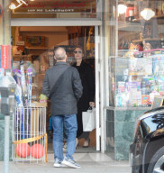 EXKLUSIV - Angelina bummelt mit den Klein Vivienne in Larchmont