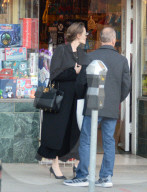 EXKLUSIV - Angelina bummelt mit den Klein Vivienne in Larchmont