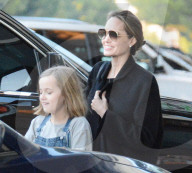 EXKLUSIV - Angelina bummelt mit den Klein Vivienne in Larchmont
