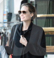 EXKLUSIV - Angelina bummelt mit den Klein Vivienne in Larchmont