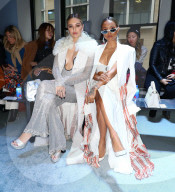 PEOPLE - Promis bei der 3.1 Phillip Lim Modenschau in New York