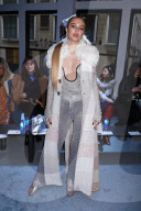 PEOPLE - Promis bei der 3.1 Phillip Lim Modenschau in New York