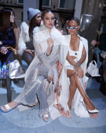 PEOPLE - Promis bei der 3.1 Phillip Lim Modenschau in New York
