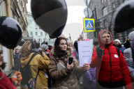 NEWS - Marsch der Mütter: Moskauer fordern Freiassung politischer Gefangener