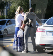 EXKLUSIV - Kate Hudson und Danny Fujikawa mit Baby Rani in Santa Monica unterwegs
