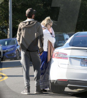 EXKLUSIV - Kate Hudson und Danny Fujikawa mit Baby Rani in Santa Monica unterwegs