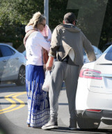 EXKLUSIV - Kate Hudson und Danny Fujikawa mit Baby Rani in Santa Monica unterwegs