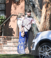EXKLUSIV - Kate Hudson und Danny Fujikawa mit Baby Rani in Santa Monica unterwegs