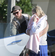 EXKLUSIV - Kate Hudson und Danny Fujikawa mit Baby Rani in Santa Monica unterwegs