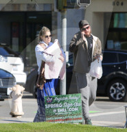 EXKLUSIV - Kate Hudson und Danny Fujikawa mit Baby Rani in Santa Monica unterwegs