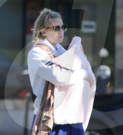 EXKLUSIV - Kate Hudson und Danny Fujikawa mit Baby Rani in Santa Monica unterwegs