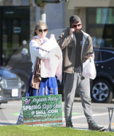 EXKLUSIV - Kate Hudson und Danny Fujikawa mit Baby Rani in Santa Monica unterwegs