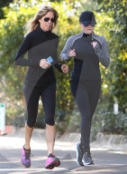 PEOPLE - Reese Witherspoon joggt durch die Nachbarschaft