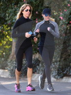 PEOPLE - Reese Witherspoon joggt durch die Nachbarschaft