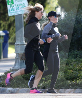 PEOPLE - Reese Witherspoon joggt durch die Nachbarschaft