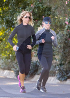 PEOPLE - Reese Witherspoon joggt durch die Nachbarschaft