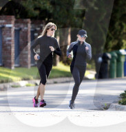PEOPLE - Reese Witherspoon joggt durch die Nachbarschaft