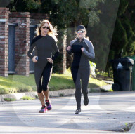 PEOPLE - Reese Witherspoon joggt durch die Nachbarschaft