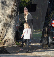 PEOPLE - Kristen Bell holt den Nachwuchs von der Schule ab