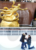 FEATURE - Zum Valentinstag gab es einen Hochzeitsantrag am Rockefeller Center 