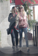 PEOPLE - Spindeldürre Tara Reid in Hollywood unterwegs