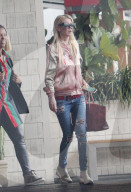PEOPLE - Spindeldürre Tara Reid in Hollywood unterwegs