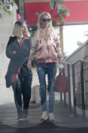 PEOPLE - Spindeldürre Tara Reid in Hollywood unterwegs