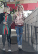 PEOPLE - Spindeldürre Tara Reid in Hollywood unterwegs