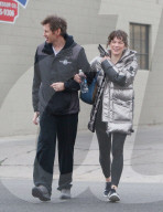 EXKLUSIV - Makeup-free: Milla Jovovich und Freund Paul in Hollywood unterwegs