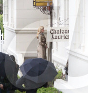 EXKLUSIV - Reese Witherspoon auf dem Set von Jennifer Anistons neuer TV Show