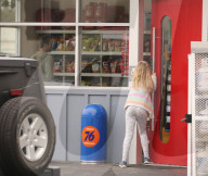 PEOPLE - Jennifer Garner's Freund John Miller gönnt sich ein Red Bull