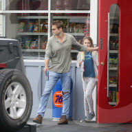 PEOPLE - Jennifer Garner's Freund John Miller gönnt sich ein Red Bull