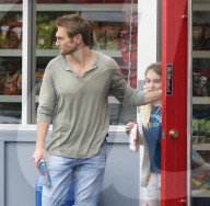 PEOPLE - Jennifer Garner's Freund John Miller gönnt sich ein Red Bull