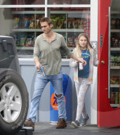 PEOPLE - Jennifer Garner's Freund John Miller gönnt sich ein Red Bull