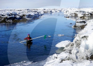 NEWS -  Instabil: Das antarktische Schelfeis kann sich infolge von Schmelzwasser stark biegen
