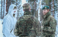 PEOPLE - Prinz Harry besucht britische Truppen beim Manöver Clockwork in Norwegen (weitere Bilder)