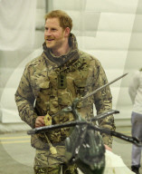 PEOPLE - Prinz Harry besucht britische Truppen beim Manöver Clockwork in Norwegen (weitere Bilder)