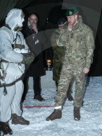 PEOPLE - Prinz Harry besucht britische Truppen beim Manöver Clockwork in Norwegen (weitere Bilder)