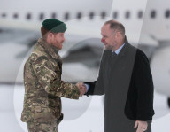 PEOPLE - Prinz Harry besucht britische Truppen beim Manöver Clockwork in Norwegen (weitere Bilder)