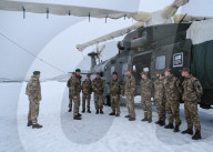 PEOPLE - Prinz Harry besucht britische Truppen beim Manöver Clockwork in Norwegen (weitere Bilder)