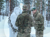 PEOPLE - Prinz Harry besucht britische Truppen beim Manöver Clockwork in Norwegen (weitere Bilder)