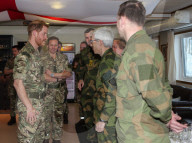 PEOPLE - Prinz Harry besucht britische Truppen beim Manöver Clockwork in Norwegen (weitere Bilder)