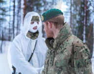 PEOPLE - Prinz Harry besucht britische Truppen beim Manöver Clockwork in Norwegen (weitere Bilder)