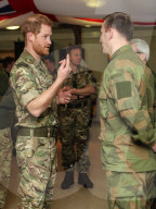 PEOPLE - Prinz Harry besucht britische Truppen beim Manöver Clockwork in Norwegen (weitere Bilder)
